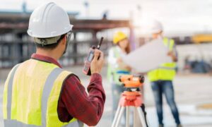 2021 alta-survey commercial team collaboration - ALTA SURVEY Pennsylvania Surveyors and engineers coordinating on-site with modern equipment, reflecting 2021 ALTA/NSPS survey standard practices.