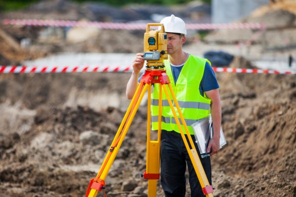 land surveyor topographic survey - ALTA SURVEY Pennsylvania Land surveyor in Pittsburgh using a total station for a topographic survey on a construction site